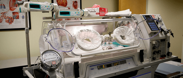 incubadora neonatal - bebê