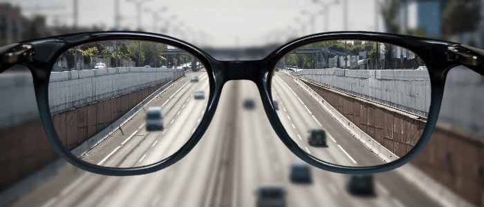 óculos com visão embaçada - cirurgia de miopia